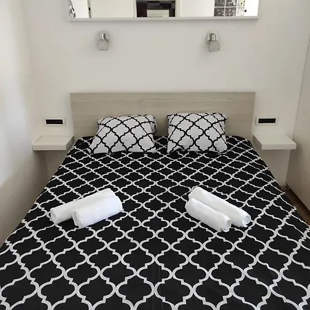 White Pigeon Apartment
