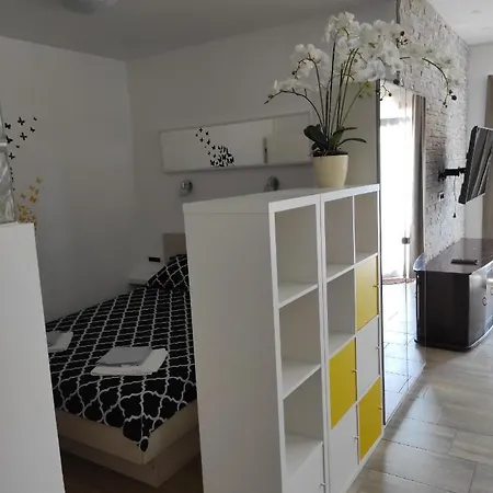 White Pigeon Apartment *