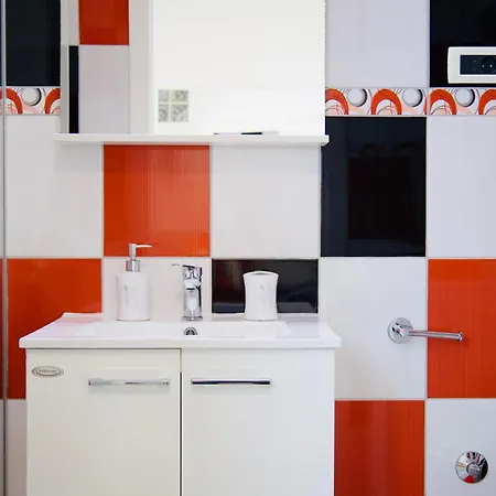 White Pigeon Apartment